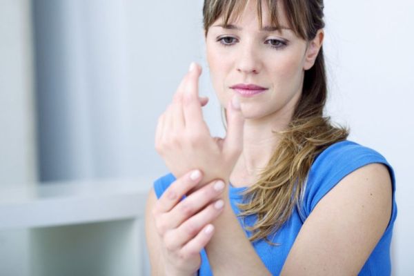 Karpální tunel: proč vzniká, jak bolí a co pomáhá – Schüsslerovy soli